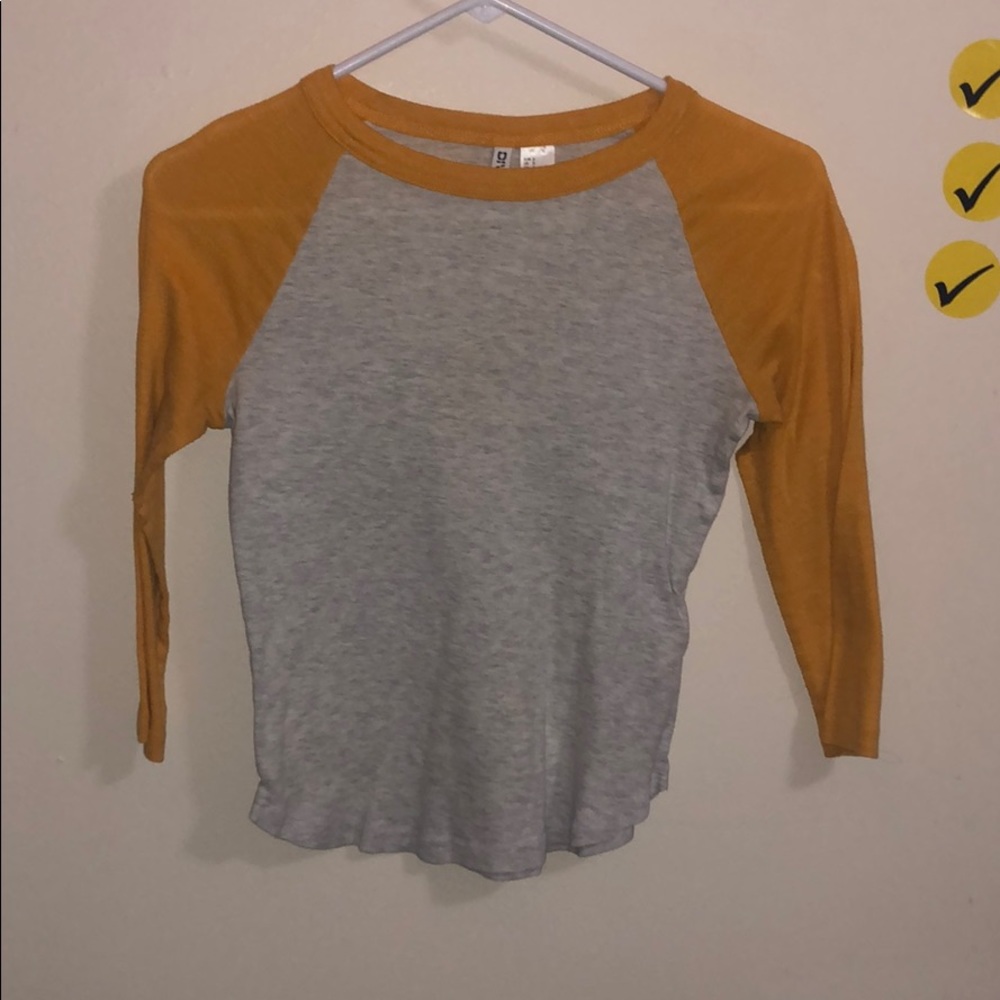 Grey and yellow quarter sleeve